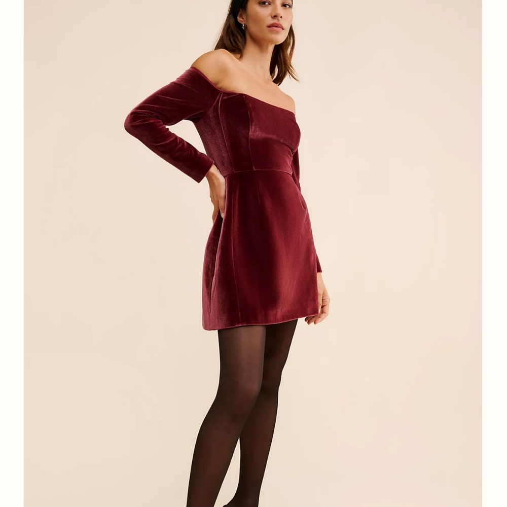 NAT Anthropologie Hutch Off-The-Shoulder Velvet Mini Dress Women’s SZ 0 in Wine